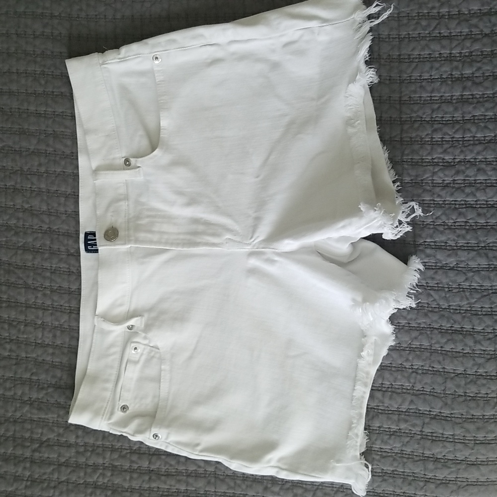 GAP white denim 3" shorts raw hem size 30/10